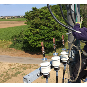 We handle equipment construction such as the installation of self-generated power systems and air conditioning systems!
