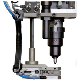 Contributing to increased productivity and reduced defective outflow through automatic assembly of blind nuts.