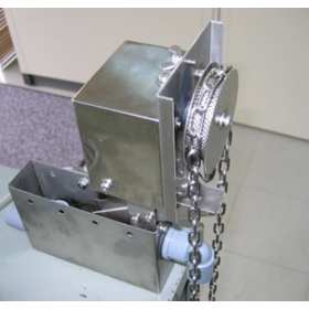 Floating Oil Recovery Device "Chain Skimmer"