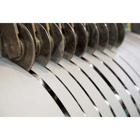 Thanks to the non-stick properties of Tofumak, we can mass-produce high-precision products!