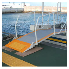 Small boat barrier-free boarding and disembarking device "Ship Free Mo (SF) Gangway"