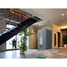 Solo Base: A Space for One-Person Web Meetings