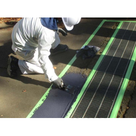 Easy installation with just one trowel! Fast-setting, room temperature curing leveling material that hardens in about 30 minutes.