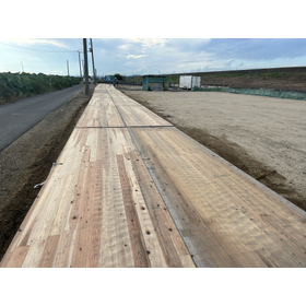 軽量で建設現場のコストを削減実現する仮設資材。ハイパーCLT敷板（NETIS番号：TH-250021-A）