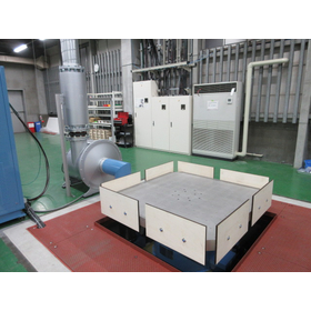 新たに導入した大型振動試験機