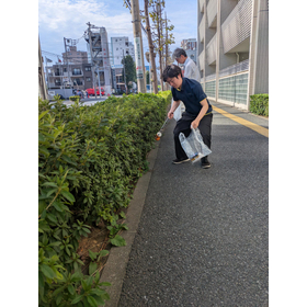 空き缶もよく落ちています