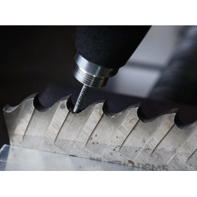 歯車の測定：UCI硬さ計『Lab UCI Pro』