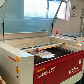 レーザー加工機