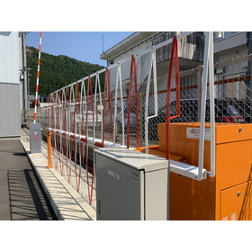 Accordion gate that enables robust intrusion prevention.
