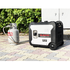 2024年4月より全ての介護サービス事業者に対してBCP（事業継続計画）の策定が
完全に義務付けられました。
災害時でも施設利用者の健康や安全を維持できるBCP対策が求められています。

ELSONAは「ガソリン」だけでなく「LPガス」も使える発電機として、
全国の福祉施設や介護施設に多数の導入実績があります。

「令和6年能登半島地震」では、被災地の自治体様と連携して
GD1600発電機を珠洲市並びに能登町へ14台、寄贈させていただきました。
現地では、「ガソリン」が手に入らない中、
「LPガス」も使える発電機として大変喜んでいただけました。

「LPガス」は分散型エネルギーで災害に強く、
長期保存でき、エンジンが汚れにくくメンテナンスが楽など多くのメリットがあります。

また、累計販売台数は2,000台を突破。その納品先の約半数は自治体です。
全国の市町村・防災課・危機管理課など防災の現場のプロフェッショナルに
選ばれているプロユースの発電機です。

多数の導入実績と２つの燃料が使える発電機として
全国の福祉施設、介護施設の皆様に自信を持っておすすめします。
