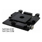 【背景】
従来の生産機械では、XYθ平面での3軸パラレル制御が必須ですが、既存サーボコントローラには課題がありました。

■機構変換機能がなく、XYθでの指令ができない
■目標位置のみでは正確な軌跡制御ができない
■G言語やロボット言語に非対応で自動化が困難
■画像処理やPC連携がユーザー任せ

【課題】
■XYθ直交座標系での指令
■高精度な軌跡制御
■自動機としての活用
■画像処理との容易な連携

【解決方法とメリット】
当社のワンボードモーションコントローラ「SLM4000」により解決。

■機構変換内蔵：XYθ直交座標系での指令が可能
■高精度軌跡制御：制御周期ごとに変換処理を実行し、輪郭制御も精密に
■自動機制御対応：G言語・テクノ言語に対応し位置決め以上の制御を実現
■画像処理連携：ワークアライメント調整も簡単
■その他：高度な制御機能を1台で集約し、現場効率を向上