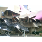 強く、軽く、サビにくく、美しい。
貴金属に匹敵する耐食性と意匠性で、美しさが持続する材料
航空・宇宙分野から、建築・民生品まで、幅広い用途でご提案いたします。