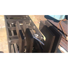 ハイマン鋼・ハイマンガン鋼と呼ばれ衝撃で硬くなる磁性のない鋼材
産業設備や土木機械など衝撃摩耗の多い部品に有用です