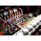 被加工材料（非鉄金属/ステンレス鋼/合金鋼/炭素鋼など）を常温で金型を使用して成型する加工方法です。