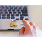 中小企業にはセキュリティは必要ないという人がいます。
一方、高額で複雑すぎるセキュリティソフトを導入してしまい、業務効率が悪くなってしまう会社もあります。

しかし、トレンドマイクロ社の最新の調査によると、調査対象法人組織の約85.0％に、悪用される可能性が高い脆弱性が残存しているという結果が出ました。
自社のセキュリティ状況を正確に分析し、自社に合ったセキュリティの最適解を見つけて実行することが、今全ての企業に求められています。