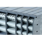 負荷をセーフティコントローラで直接駆動できない場合は、リレーの介在が必要になります。 
たとえば、コントローラが負荷の切り替えに必要な電力量を処理できない場合。 または電圧が 24 Vdc とは異なります。 
または、複数の接点を同じ制御信号で駆動する必要があります。 
SIL 認定の安全リレーは、IEC61508/61511 安全計装機能 (SIF) において、負荷をオンまたはオフに切り替えるときに必要なリスク低減係数 (RRF) を満たすための要件です。 
SIL 認定リレーは、安全機能が適切な既知の故障確率 (PFD) で満たされていることを保証します。