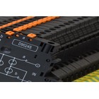 D9000 シリーズは、石油&ガス、石油化学、鉄鋼などのさまざまな業界のあらゆる種類のアプリケーションにサージ保護を提供し、信号の中断を回避し、制御室の機器を保護します。