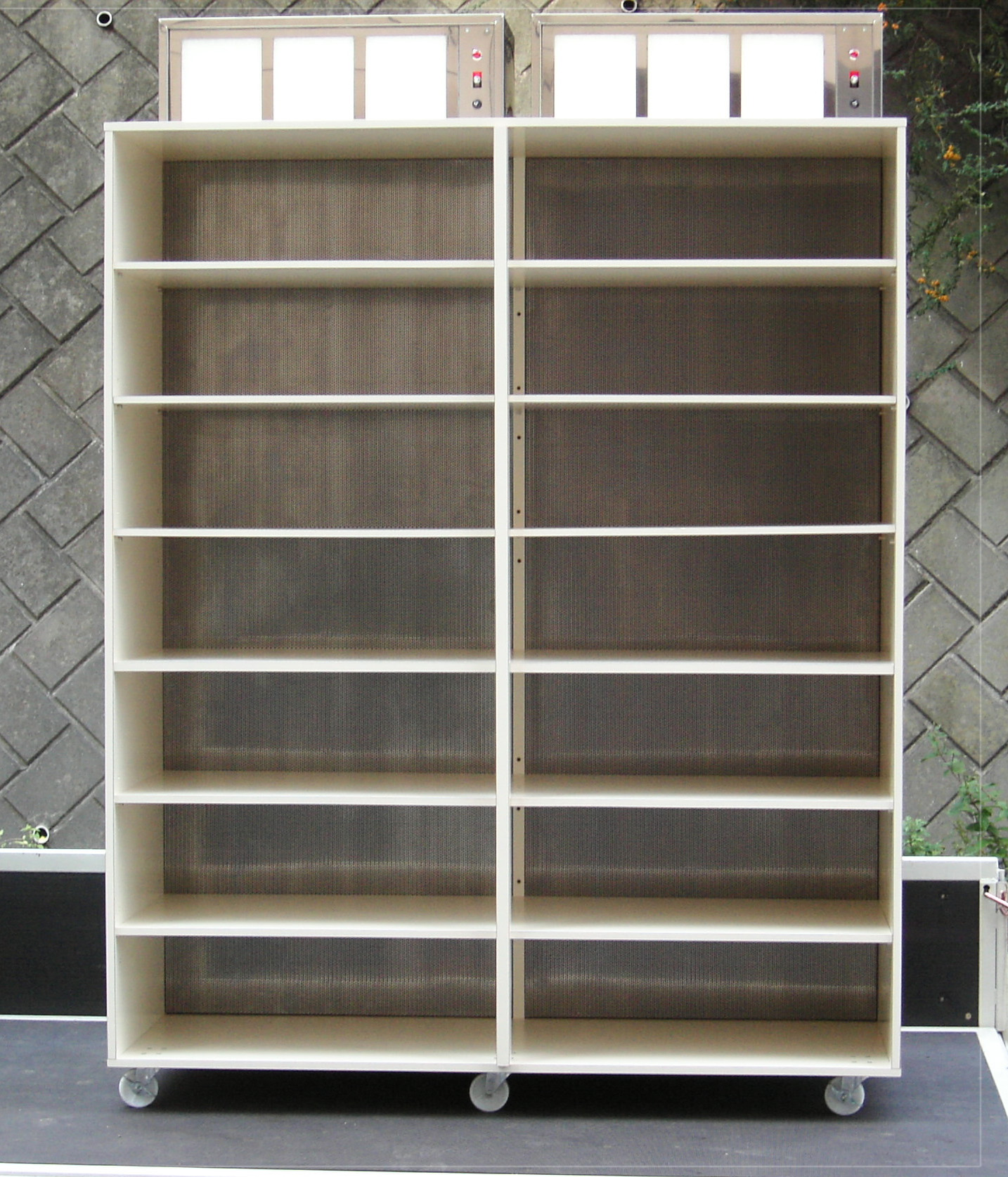 飼育棚『アイソラック』