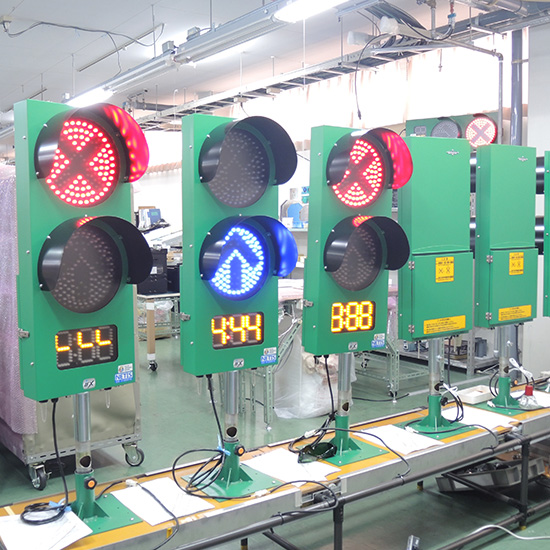 【事例】交通系電子機器（GPS式LED信号機）製造・組立の受託