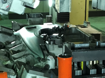 スマートな金型解決策による進歩したフランジング