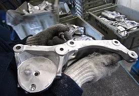 金属製品のバリ取り及び研磨加工サービス