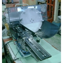 直線選別式パーツフィーダー