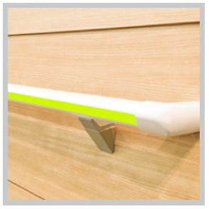 【蓄光蛍光エルクライトレモン用途事例】福祉施設の手すり部分に