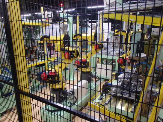 FA・工場の自動化事例：自動溶接システム