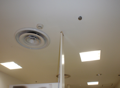 【施工事例】ショッピングセンター(岩手県)：土間床下沈下修正工事