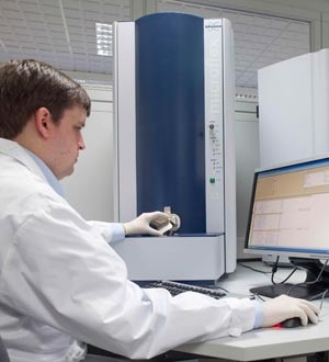 微生物迅速同定 「MALDIバイオタイパー」