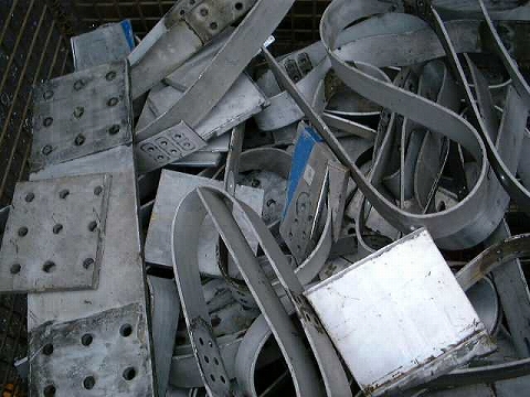 軽金属　切削及びプレス加工サービス