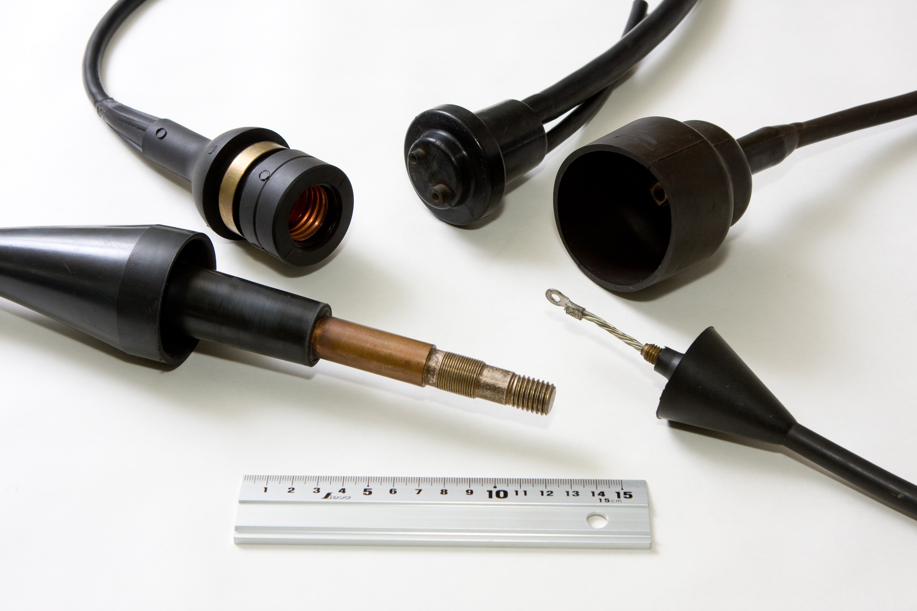 電線端末ゴム成形加工