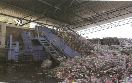 『半自動強力圧縮梱包機』