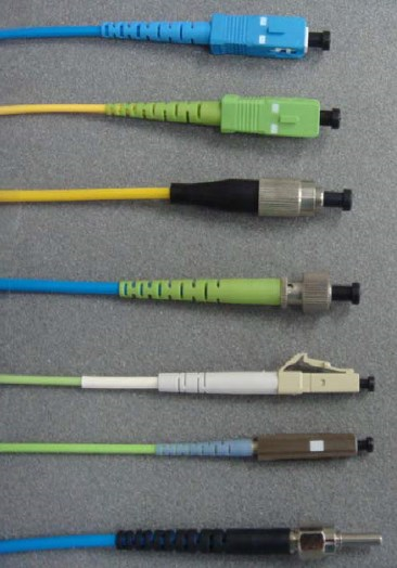 『コネクタ付光ファイバコード』