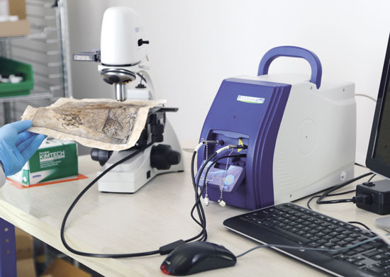 顕微ラマン分光計を屋外でも手軽に i-Raman Plus