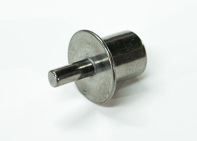 冷間圧造・特殊ねじ事例│SWCH10R製システムキッチン用棚ダボ