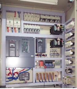 制御盤　設計・製作サービス