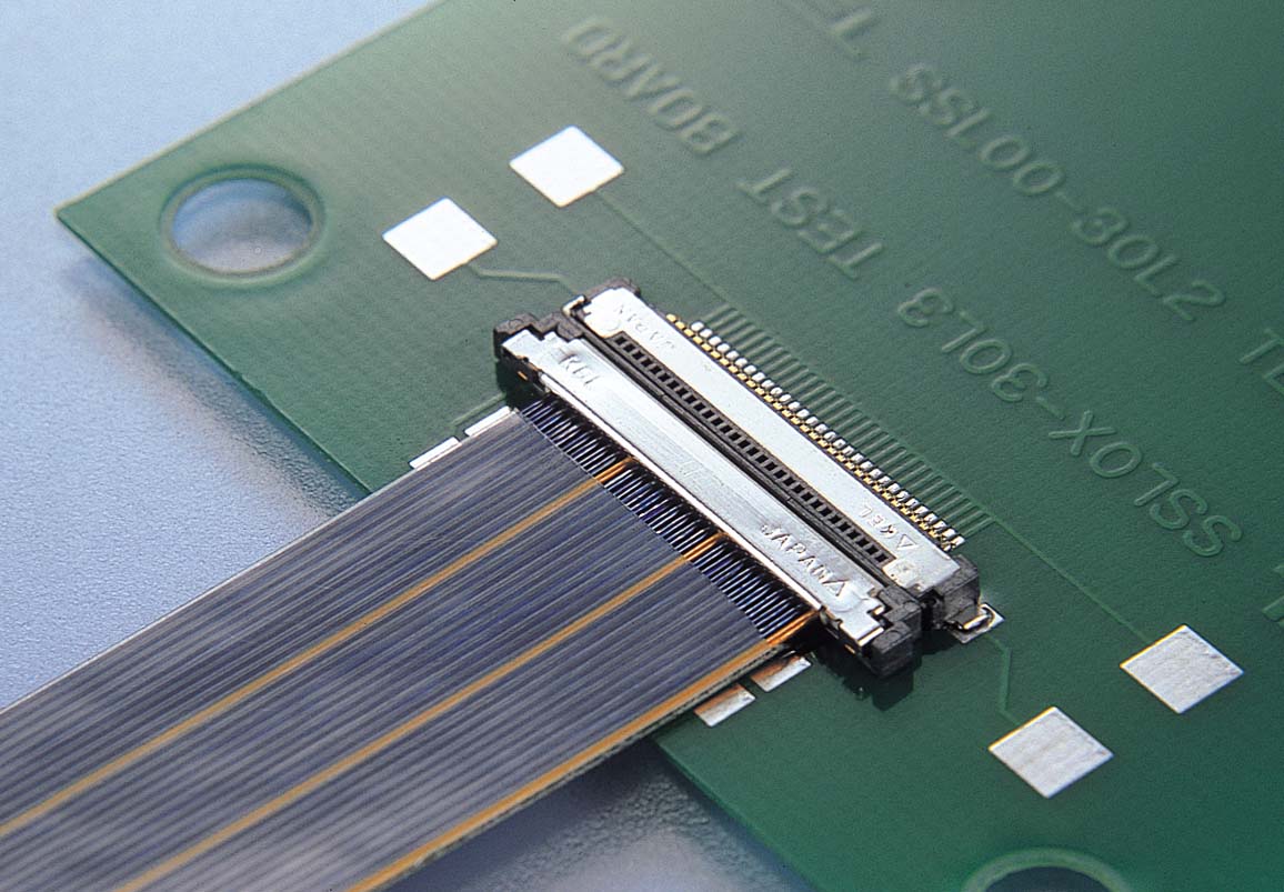 0.5mmピッチ極細同軸ケーブル用コネクタ　SSLシリーズ