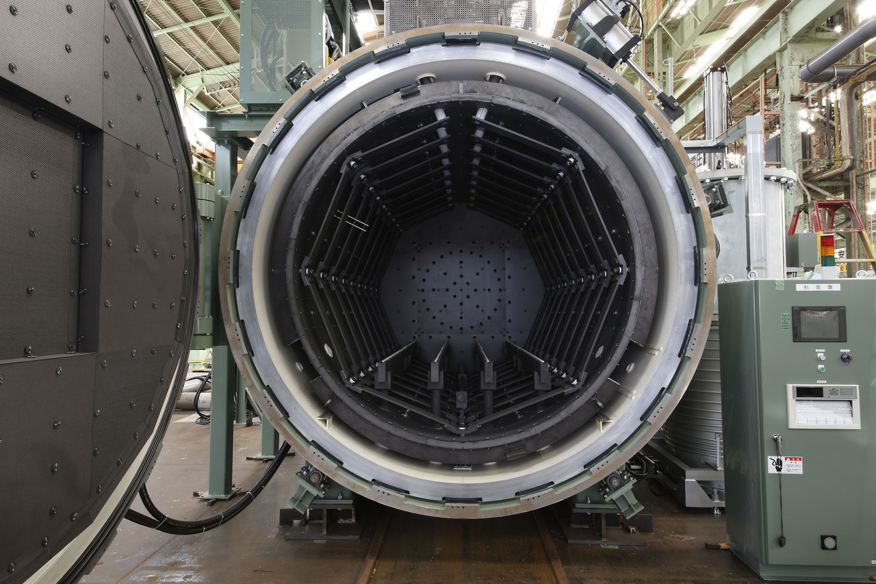 日本最大級の真空炉を保有　真空熱処理サービス