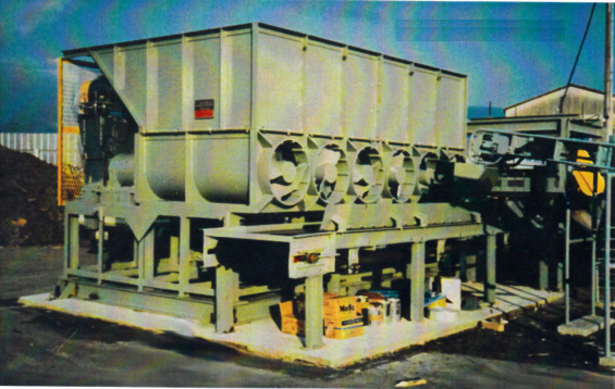 多軸破砕機「HSC型　スクリュークラッシャー」