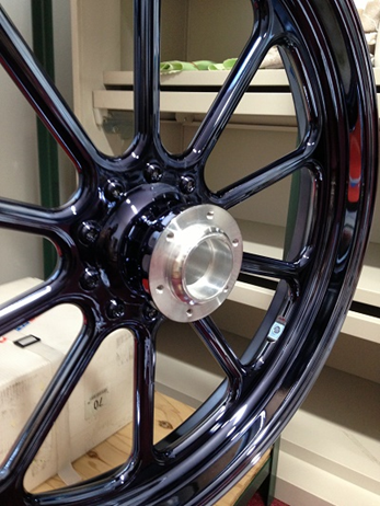 銀鏡塗装事例｜バイクホイールメッキを光沢感ある黒色に