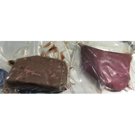 冷蔵３週間後の牛肉の写真. 左：市販の包装材、右：ハイドロフレッシュで包装.png
