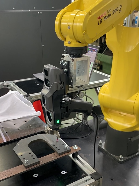 3次元測定プローブのロボットによる自動化