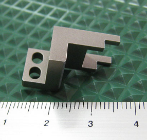 ワイヤーカット放電加工サービス