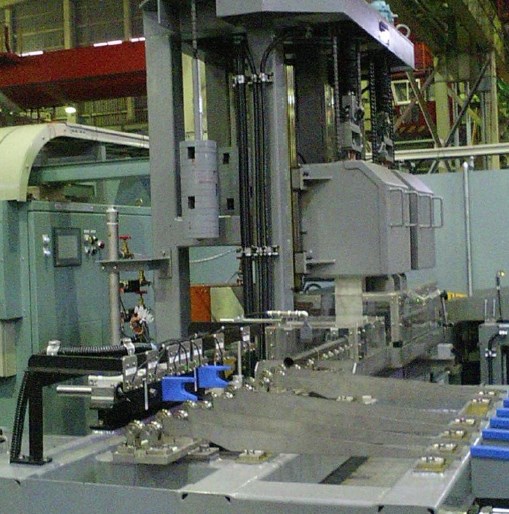 自動車ドア耐衝撃補強用『ドアインパクトビーム焼入れ機』