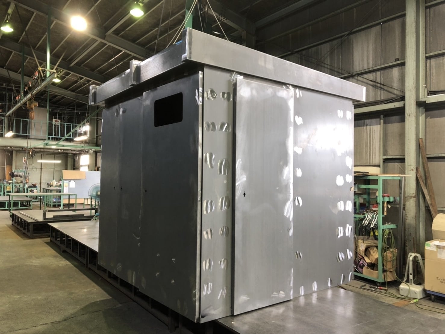 【配電盤メーカー向け加工事例】キュービクル式高圧受電設備筐体製作 フジハツ工業 | イプロスものづくり