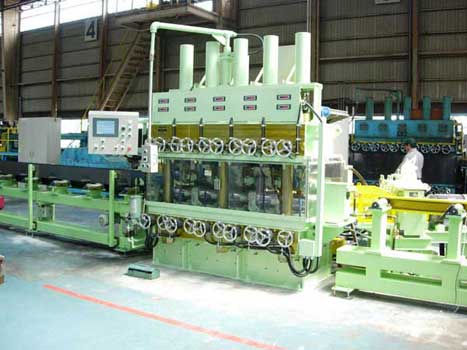 クロスロール型パイプ矯正機