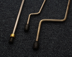 チェロ・コントラバス用エンドピン『アルフェベーシック／イナズマ』