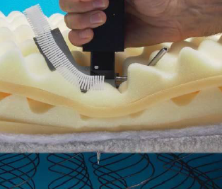 接着剤の代替！産業タグピンで環境に優しいマットレス生産