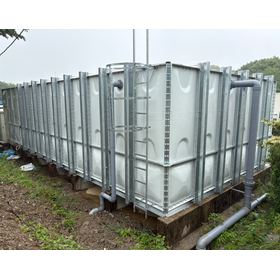 FRP製貯水槽